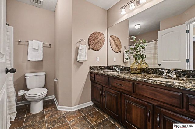 5508 S 165th Street, Omaha, NE 68135