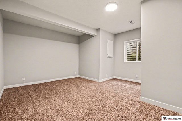 5508 S 165th Street, Omaha, NE 68135