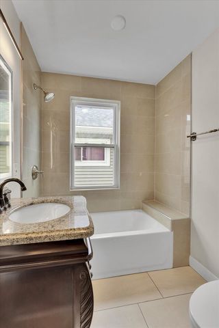7527 S Chappel Avenue, Chicago, IL 60649