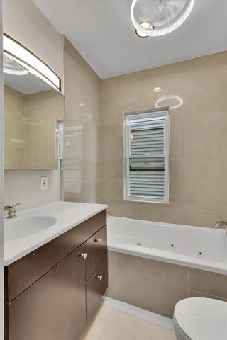 7527 S Chappel Avenue, Chicago, IL 60649