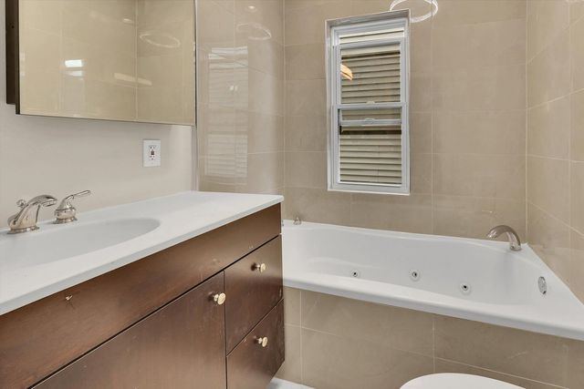 7527 S Chappel Avenue, Chicago, IL 60649