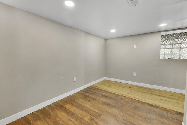 7527 S Chappel Avenue, Chicago, IL 60649