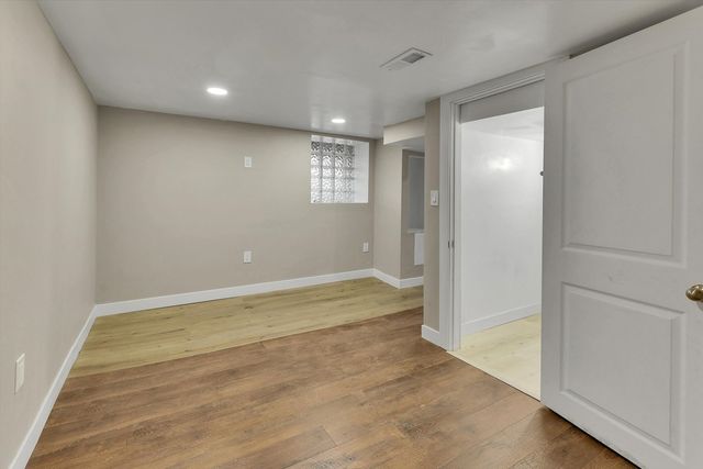 7527 S Chappel Avenue, Chicago, IL 60649