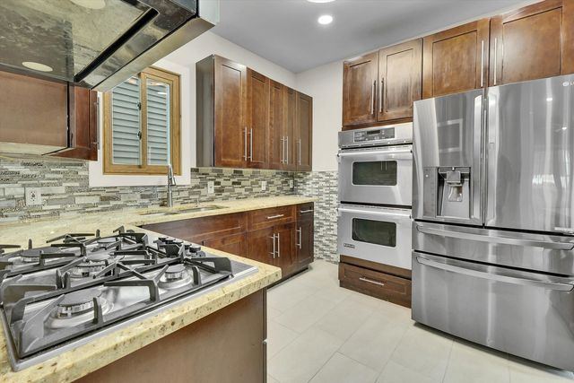 7527 S Chappel Avenue, Chicago, IL 60649