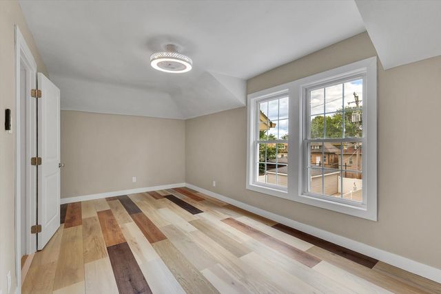 7527 S Chappel Avenue, Chicago, IL 60649