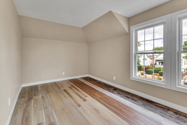 7527 S Chappel Avenue, Chicago, IL 60649