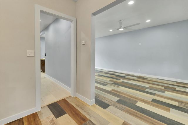 7527 S Chappel Avenue, Chicago, IL 60649