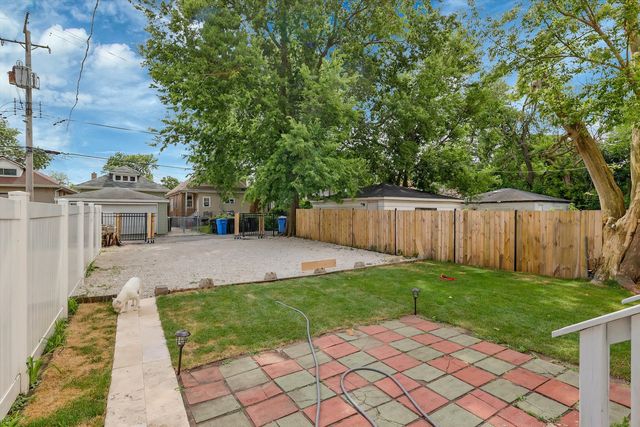 7527 S Chappel Avenue, Chicago, IL 60649