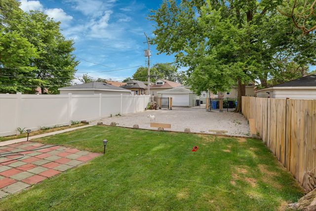 7527 S Chappel Avenue, Chicago, IL 60649