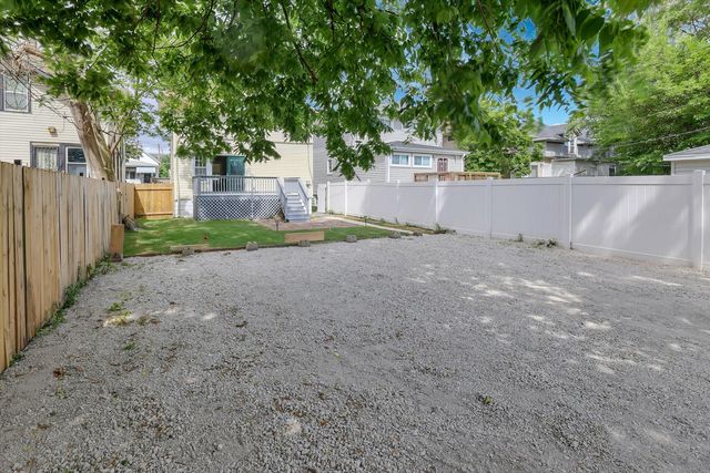 7527 S Chappel Avenue, Chicago, IL 60649