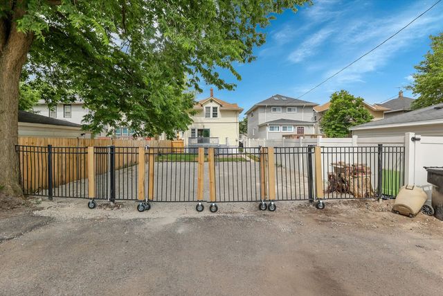 7527 S Chappel Avenue, Chicago, IL 60649