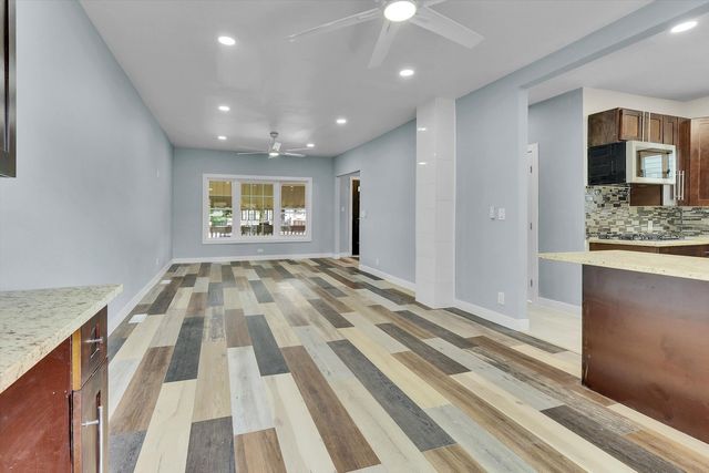 7527 S Chappel Avenue, Chicago, IL 60649