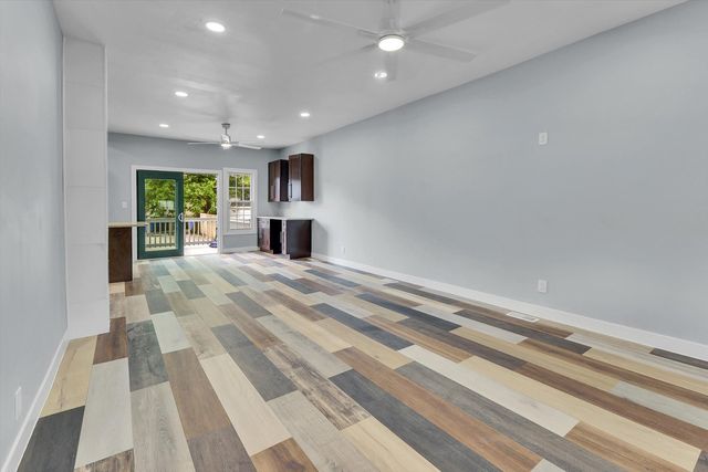 7527 S Chappel Avenue, Chicago, IL 60649