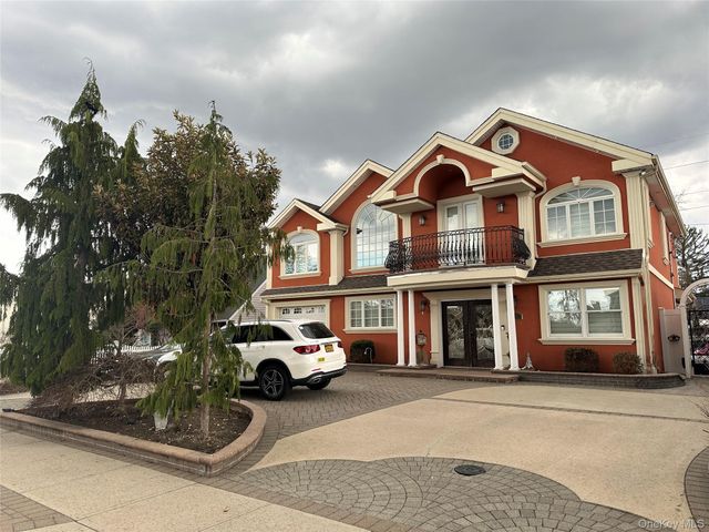 26 Grace Lane, Levittown, NY 11756