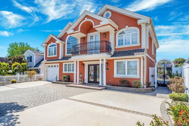 26 Grace Lane, Levittown, NY 11756