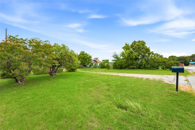 1325 Bomber Road, Fort Worth, TX 76108