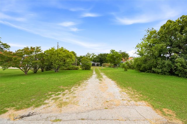 1325 Bomber Road, Fort Worth, TX 76108