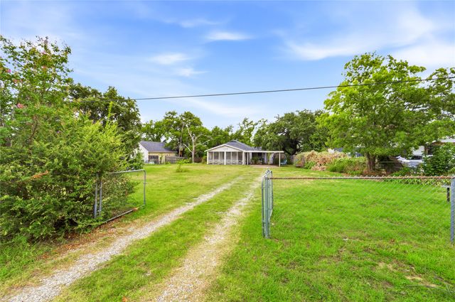 1325 Bomber Road, Fort Worth, TX 76108