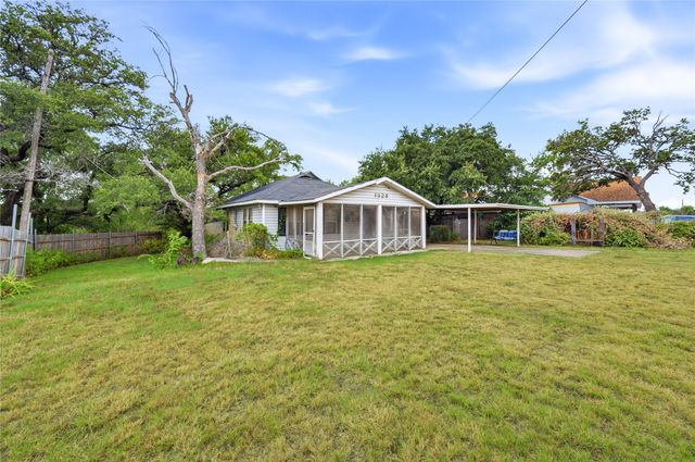 1325 Bomber Road, Fort Worth, TX 76108