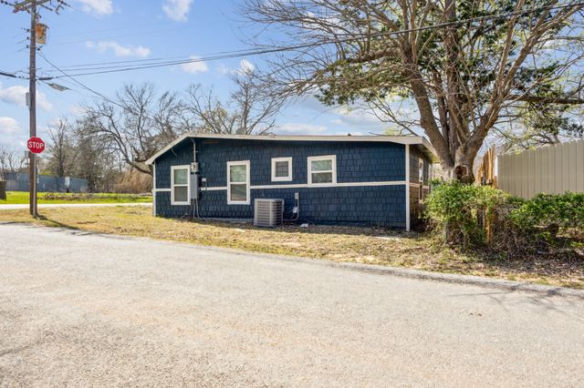 229 Sherman Drive, Pottsboro, TX 75076