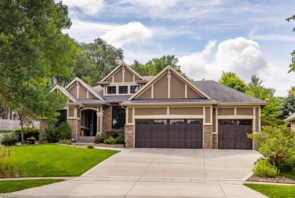 1045 SE Pinecrest Circle, Waukee, IA 50263