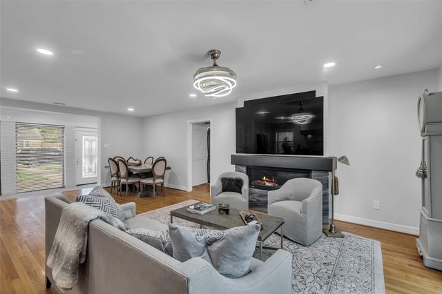 801 N 3rd Street Street, Bellaire, TX 77401