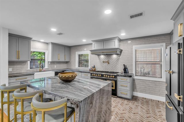 801 N 3rd Street Street, Bellaire, TX 77401