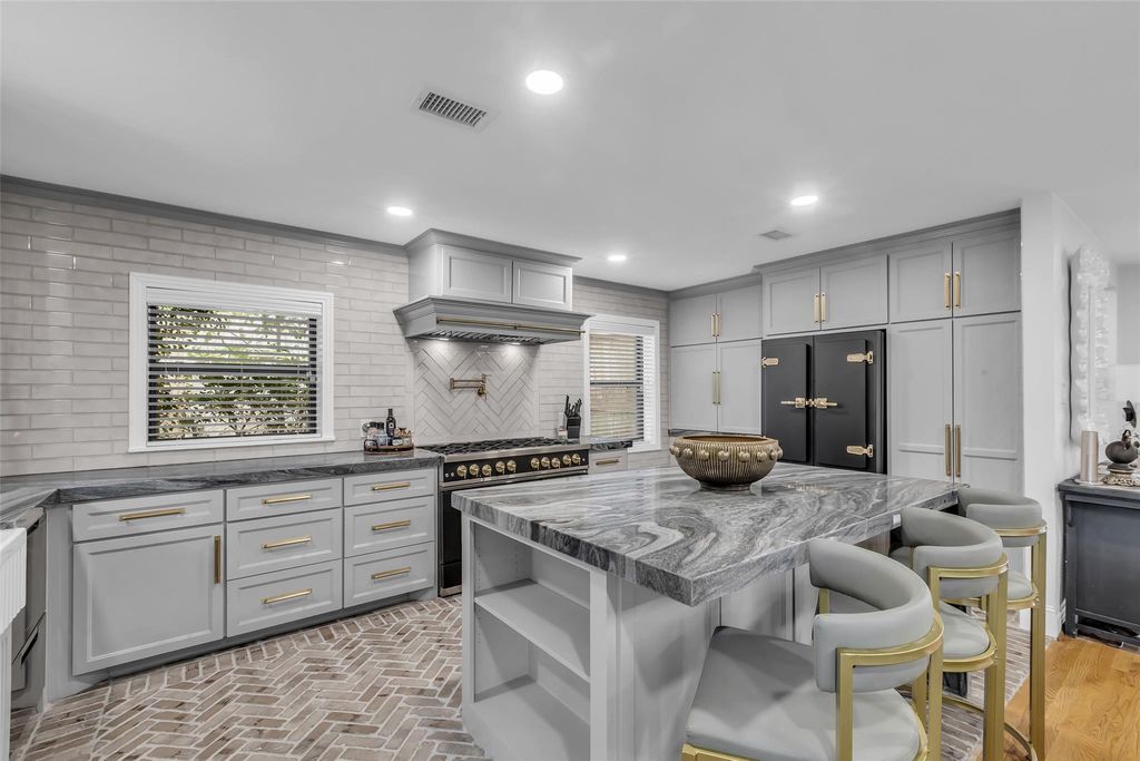 801 N 3rd Street Street, Bellaire, TX 77401