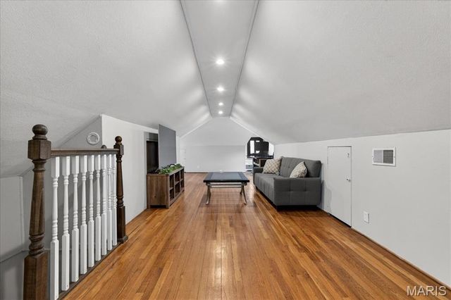 5644 Murdoch Avenue, St Louis, MO 63109