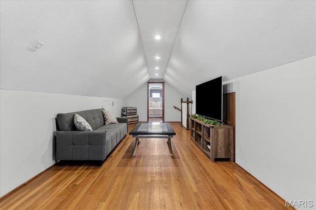 5644 Murdoch Avenue, St Louis, MO 63109