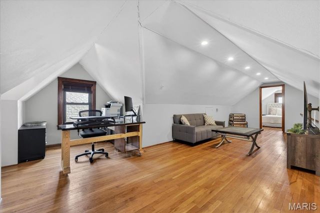 5644 Murdoch Avenue, St Louis, MO 63109