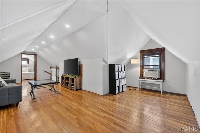 5644 Murdoch Avenue, St Louis, MO 63109