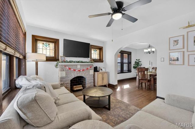 5644 Murdoch Avenue, St Louis, MO 63109