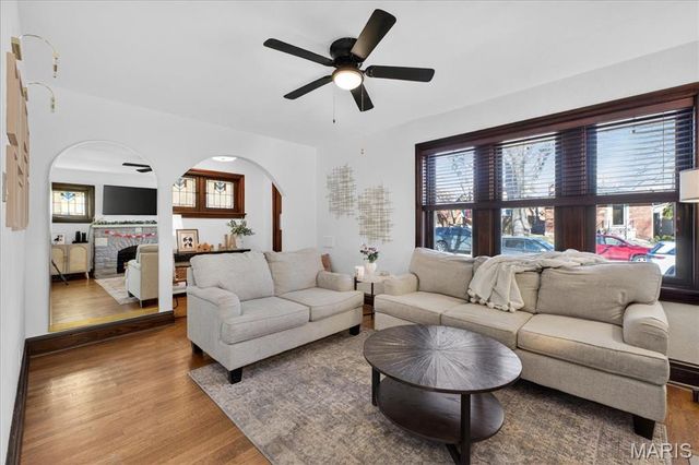 5644 Murdoch Avenue, St Louis, MO 63109