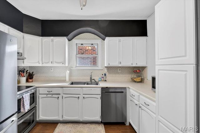 5644 Murdoch Avenue, St Louis, MO 63109