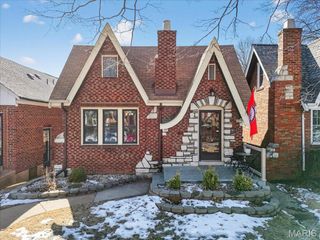 5644 Murdoch Avenue, St Louis, MO 63109