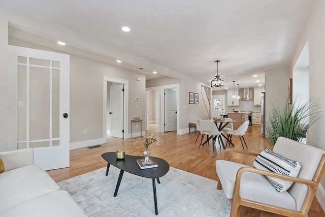 42 N Worcester Ave, Worcester, MA 01606