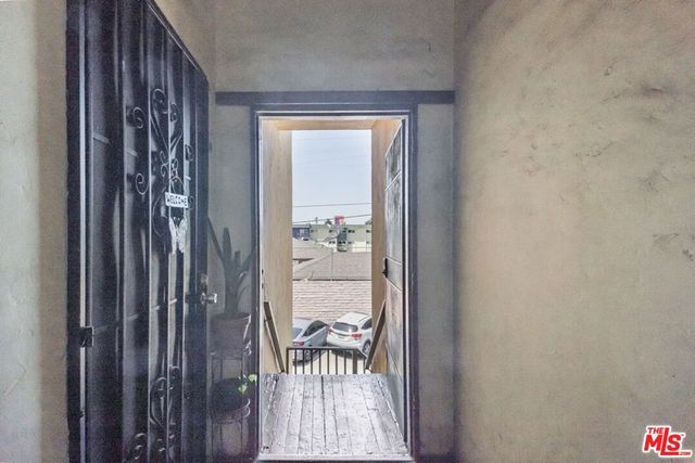 2717 S Budlong Avenue, Los Angeles, CA 90007