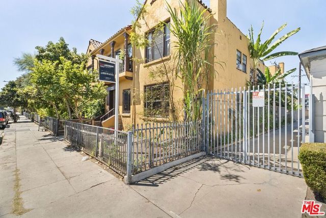 2717 S Budlong Avenue, Los Angeles, CA 90007