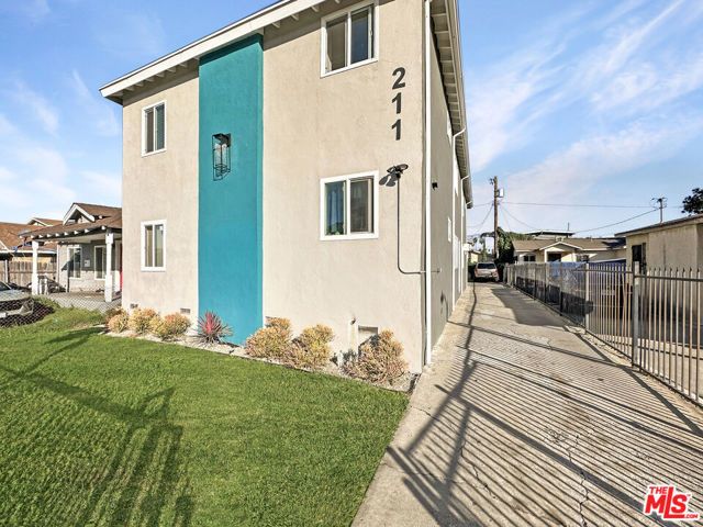 211 E 81st Street, Los Angeles, CA 90003