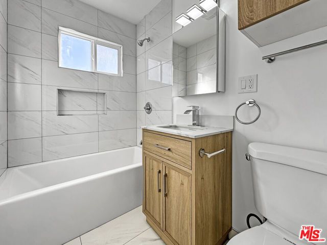 211 E 81st Street, Los Angeles, CA 90003