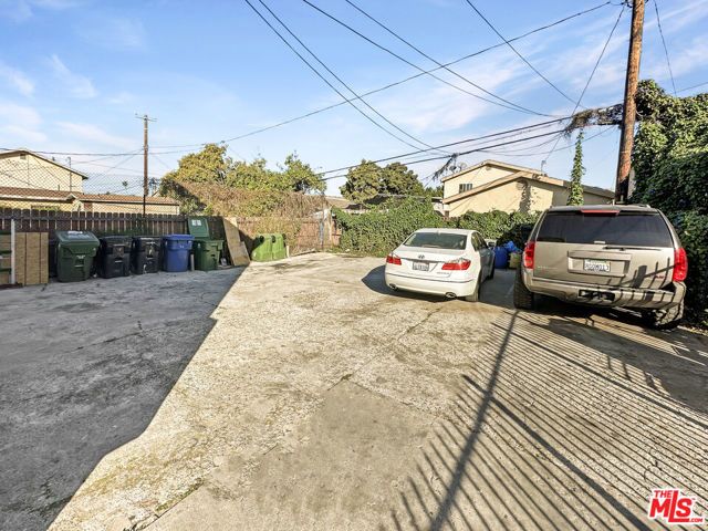 211 E 81st Street, Los Angeles, CA 90003