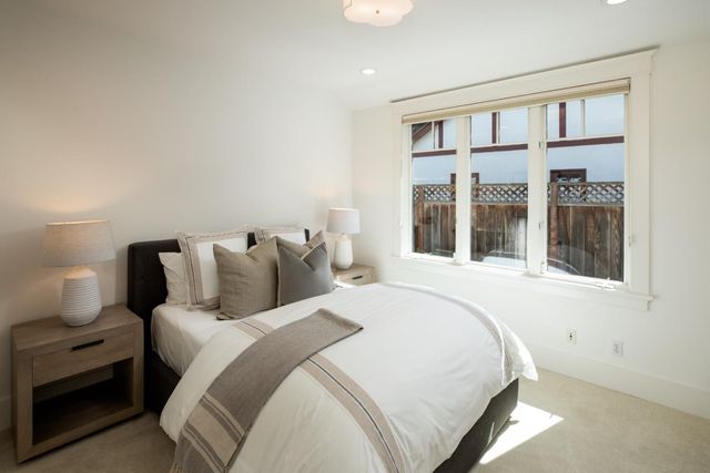 384 Hawthorne Avenue, Los Altos, CA 94022