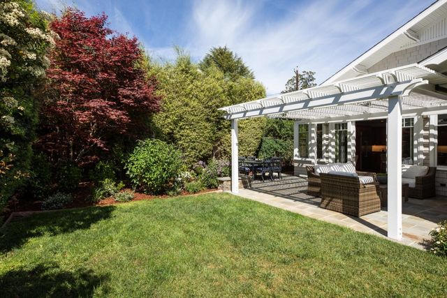 384 Hawthorne Avenue, Los Altos, CA 94022