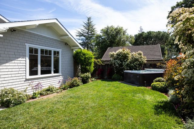 384 Hawthorne Avenue, Los Altos, CA 94022