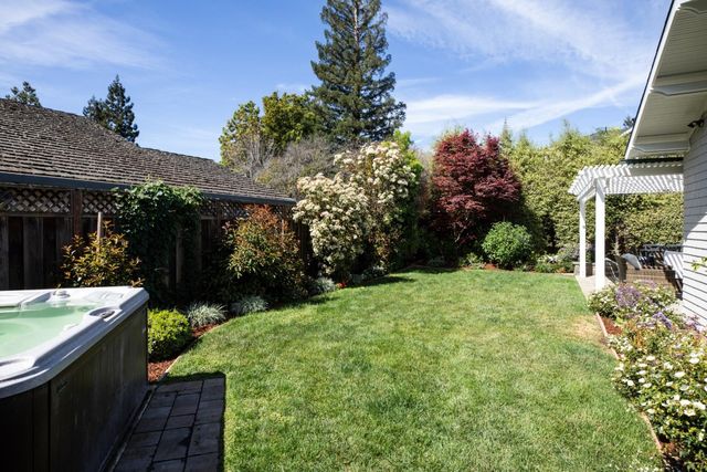 384 Hawthorne Avenue, Los Altos, CA 94022