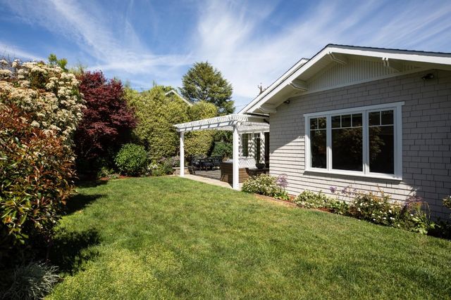 384 Hawthorne Avenue, Los Altos, CA 94022