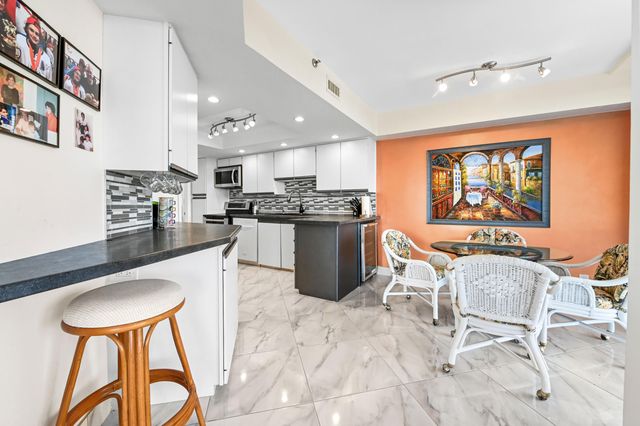 1900 Consulate Place 604, West Palm Beach, FL 33401