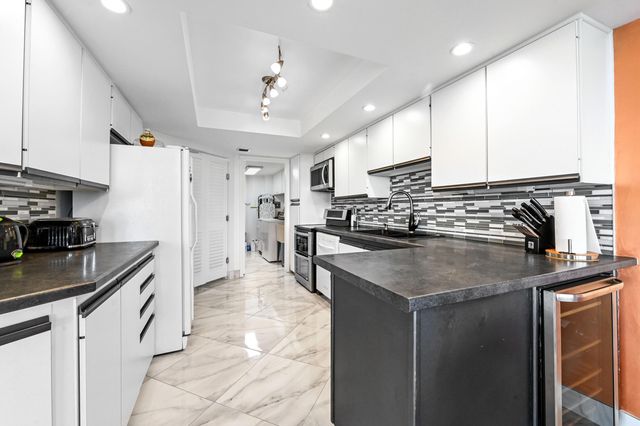 1900 Consulate Place 604, West Palm Beach, FL 33401