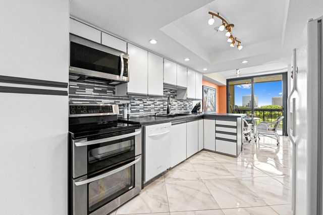 1900 Consulate Place 604, West Palm Beach, FL 33401